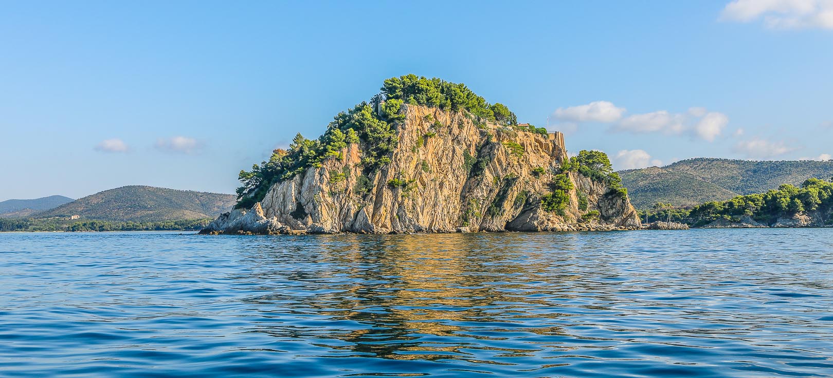 Promenade en Bateau autour du Fort Brégancon | Rocher de Brégançon