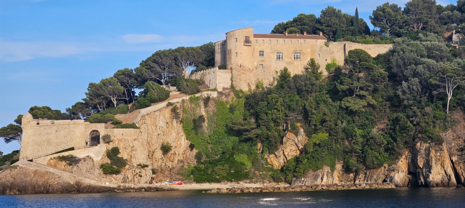 Fort de Brégançon vue en Bateau